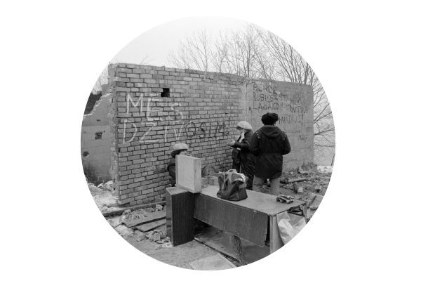 Barikādēm 30